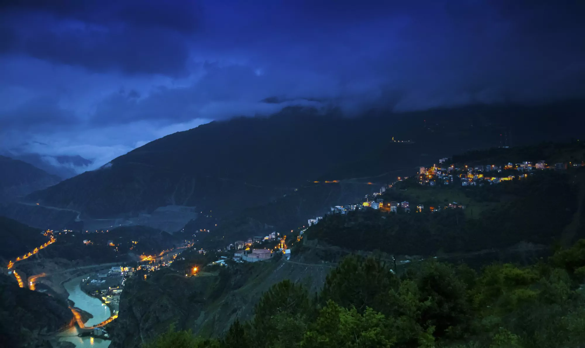 Cheap places to visit in April in India
